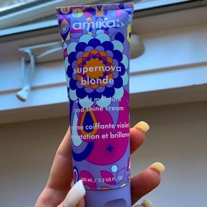 Amika Supernova Blonde Moisture and Shine Cream